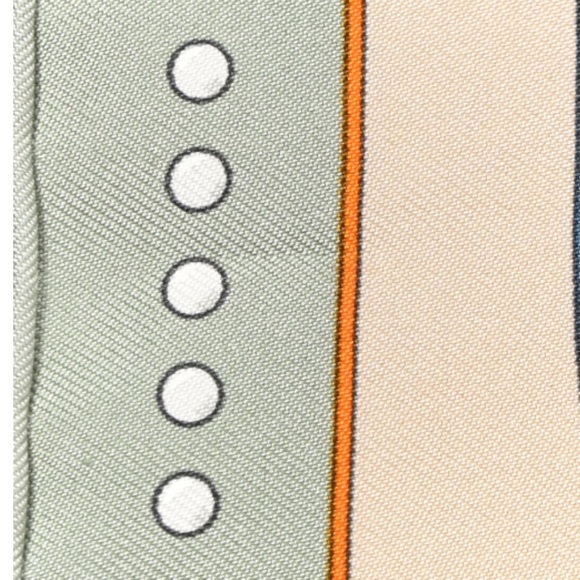 Hermes
Silk Carre Grand Tralala
Scarf 45 Vert Amande
Beige Bleu - Picture 10 of 12